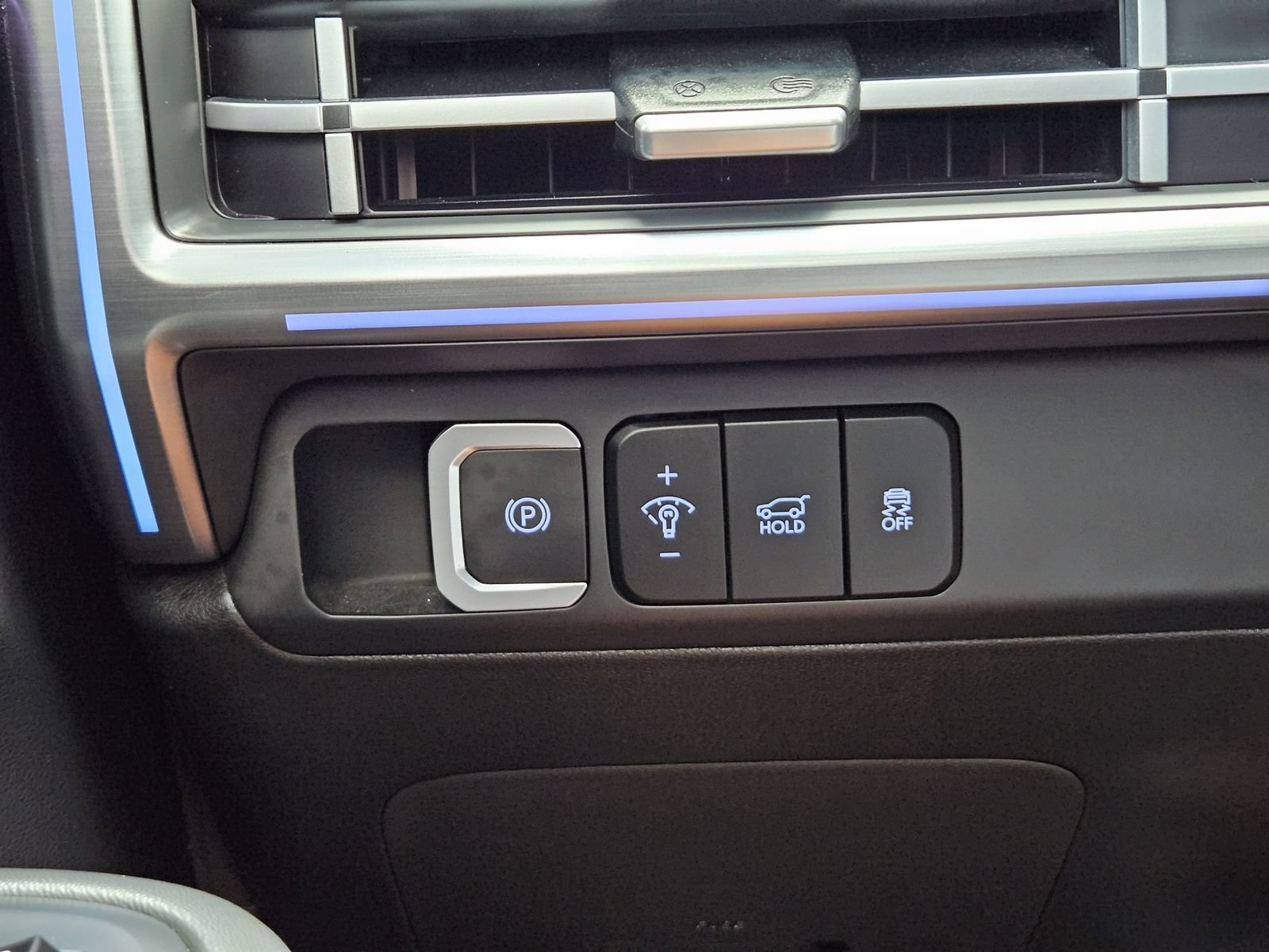 Used 2025 Hyundai Santa Fe Limited AWD/4WD image 24