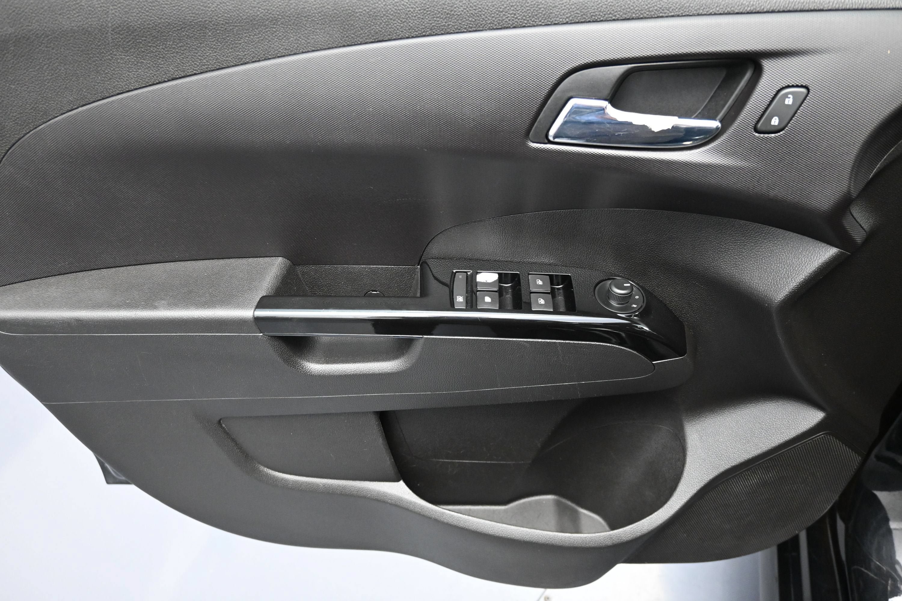 Used 2020 Chevrolet Sonic LT FWD image 24