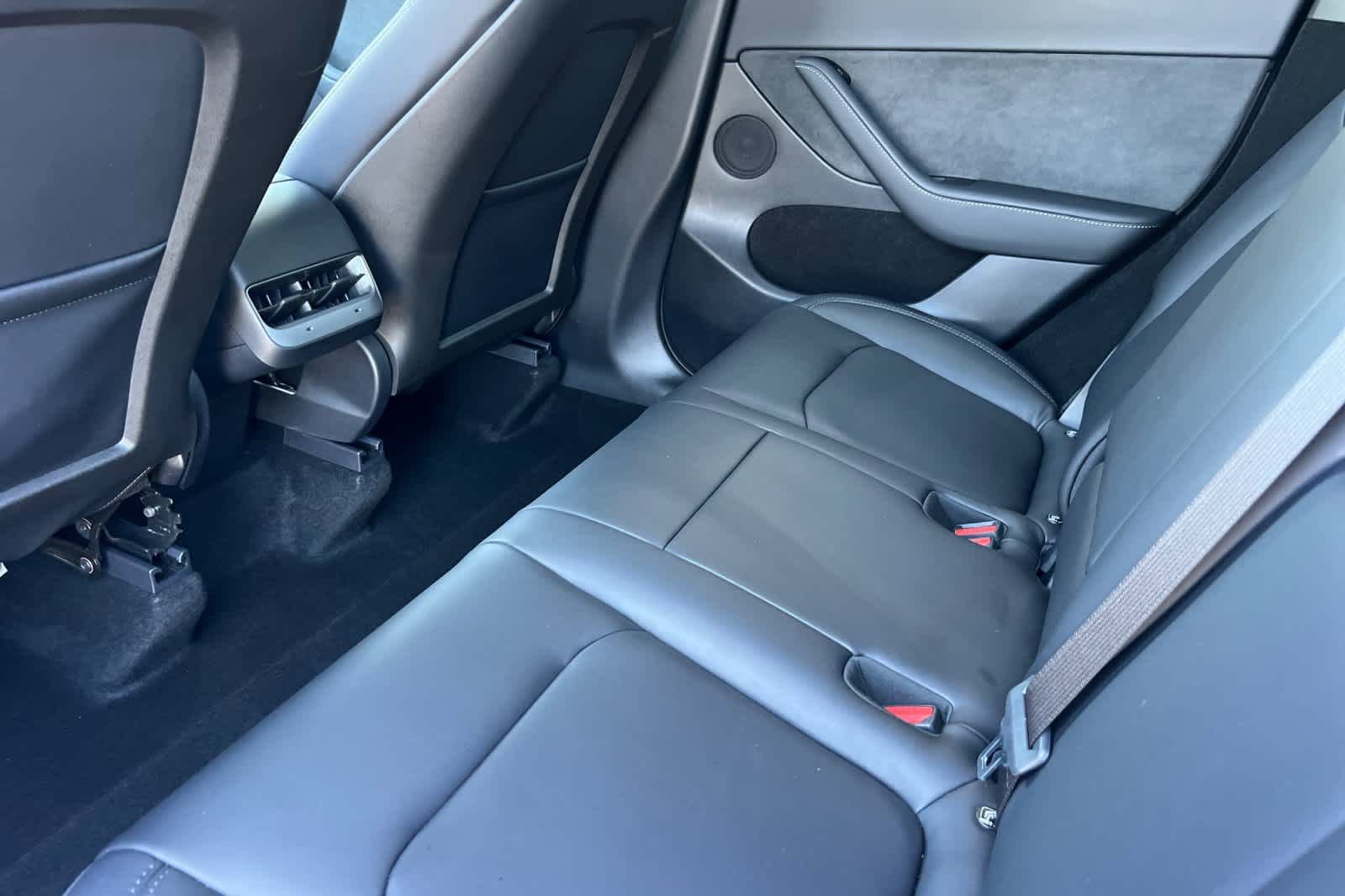 Used 2024 Tesla Model Y Performance image 4
