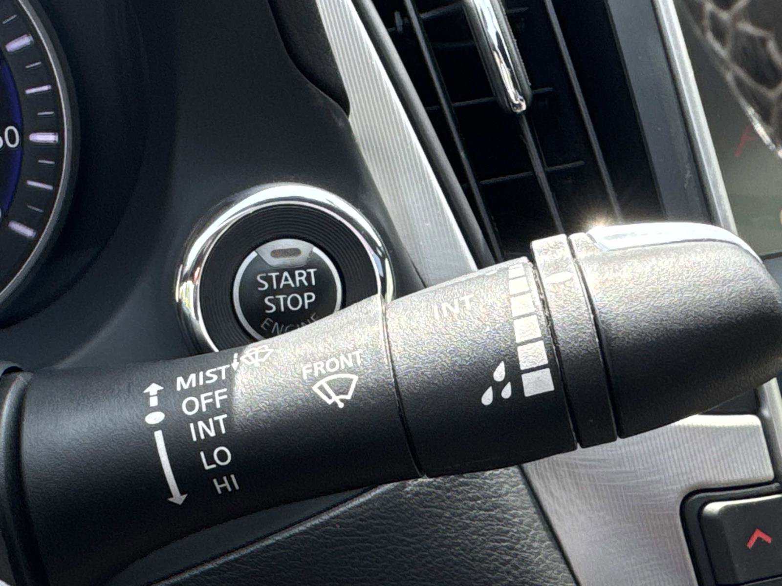 Used 2017 INFINITI Q60 3.0t image 24