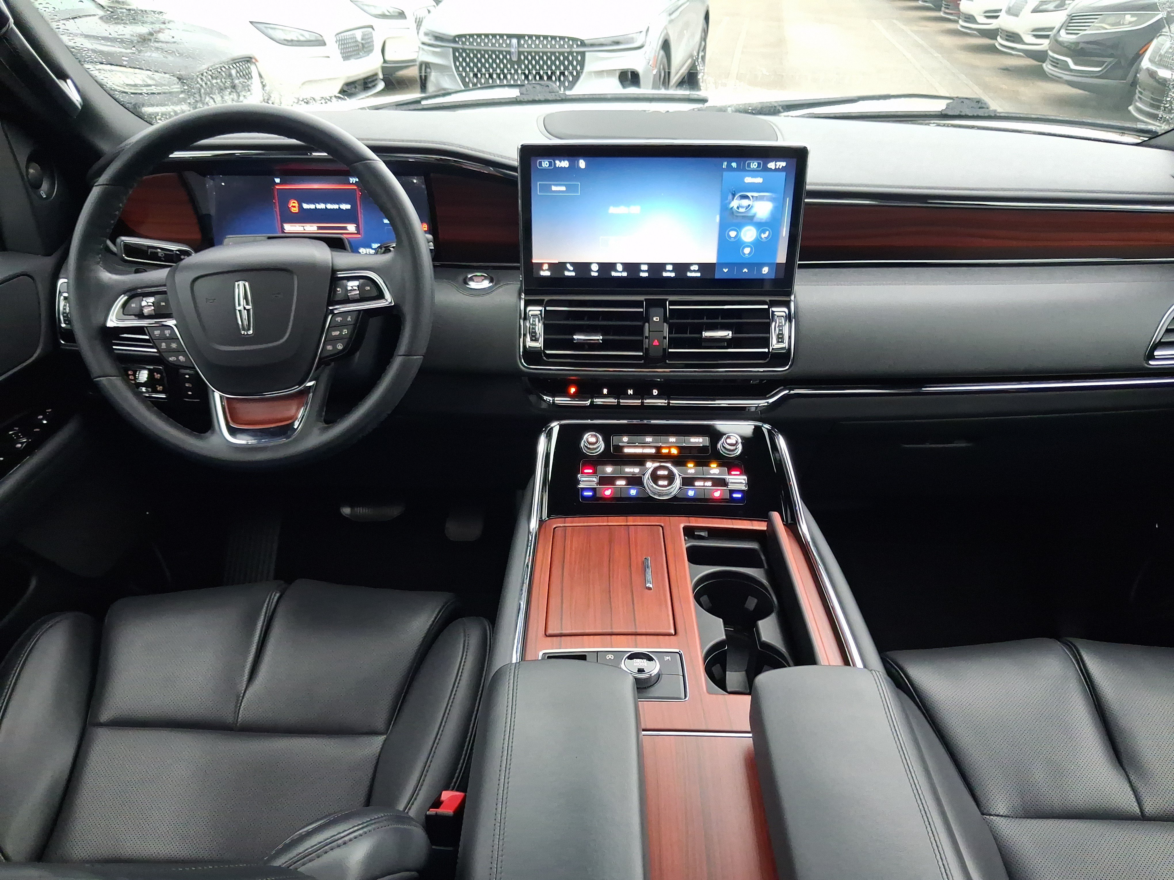 Used 2024 Lincoln Navigator Premiere AWD/4WD image 7