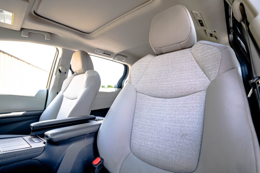 Used 2024 Toyota Sienna LE w/ LE Plus Package AWD/4WD image 6