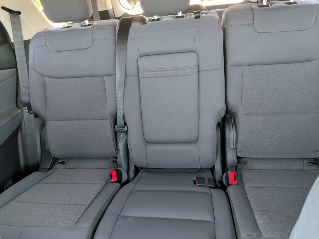 Used 2025 Ford Explorer Active AWD/4WD image 8