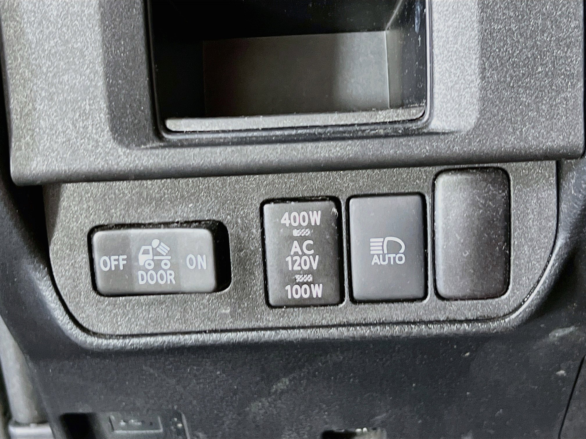 Used 2018 Toyota Tacoma TRD Off-Road AWD/4WD image 10