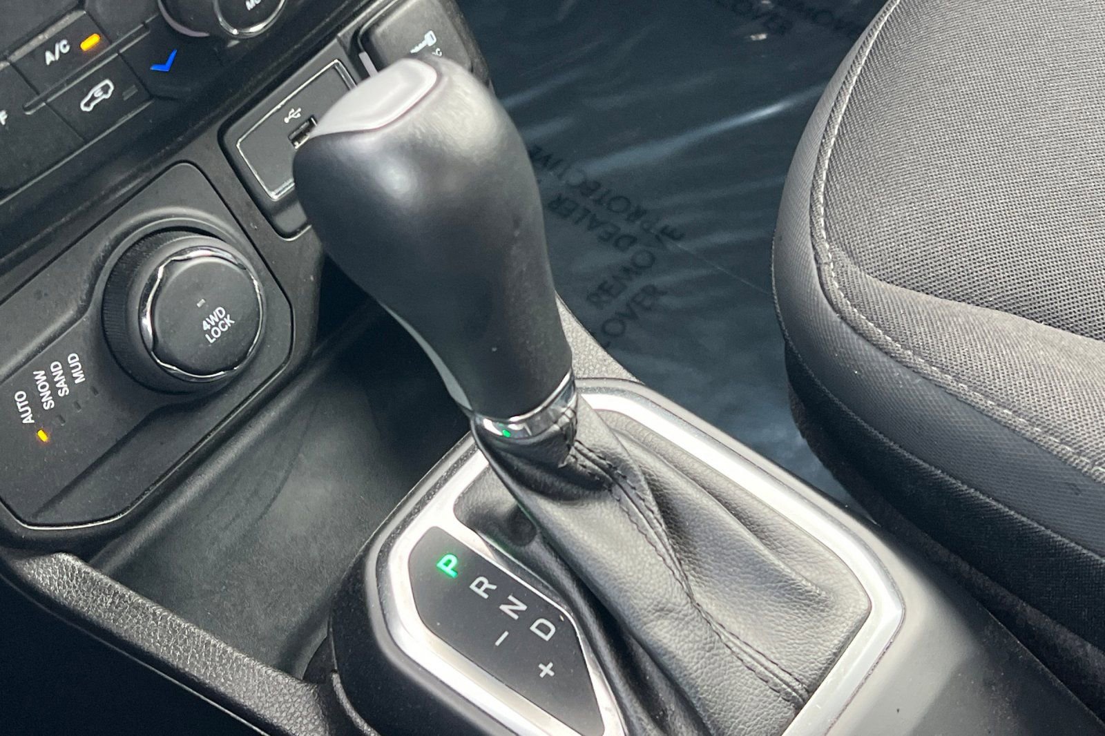 Used 2023 Jeep Renegade Latitude image 19