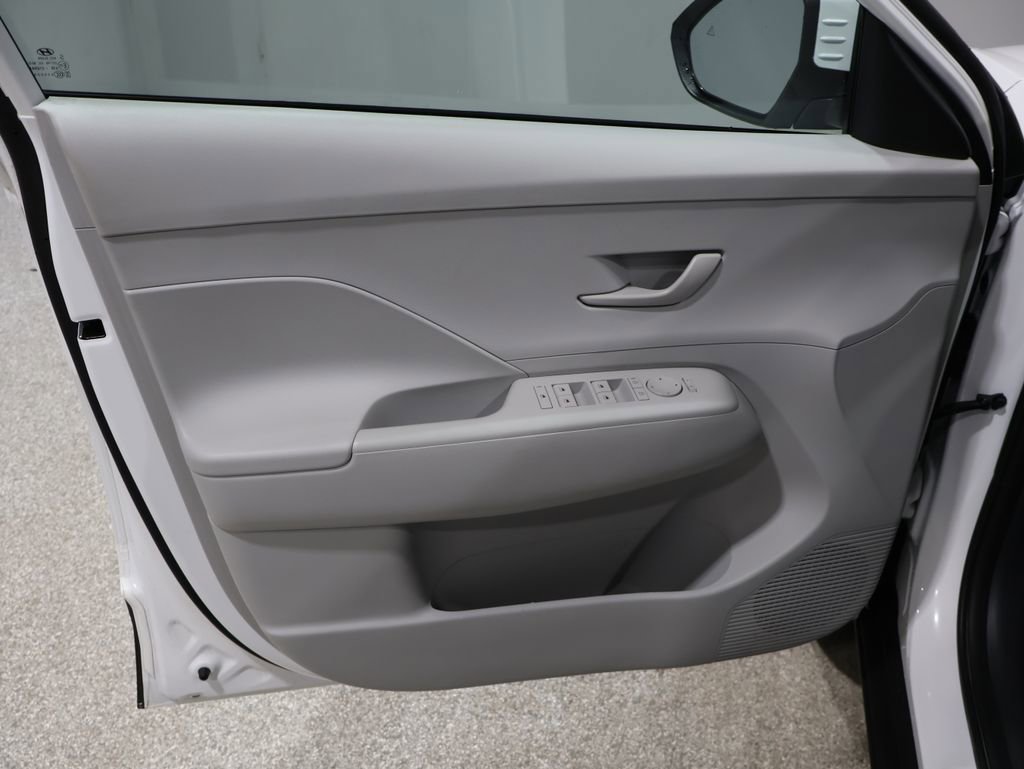 Used 2025 Hyundai Kona SEL image 13