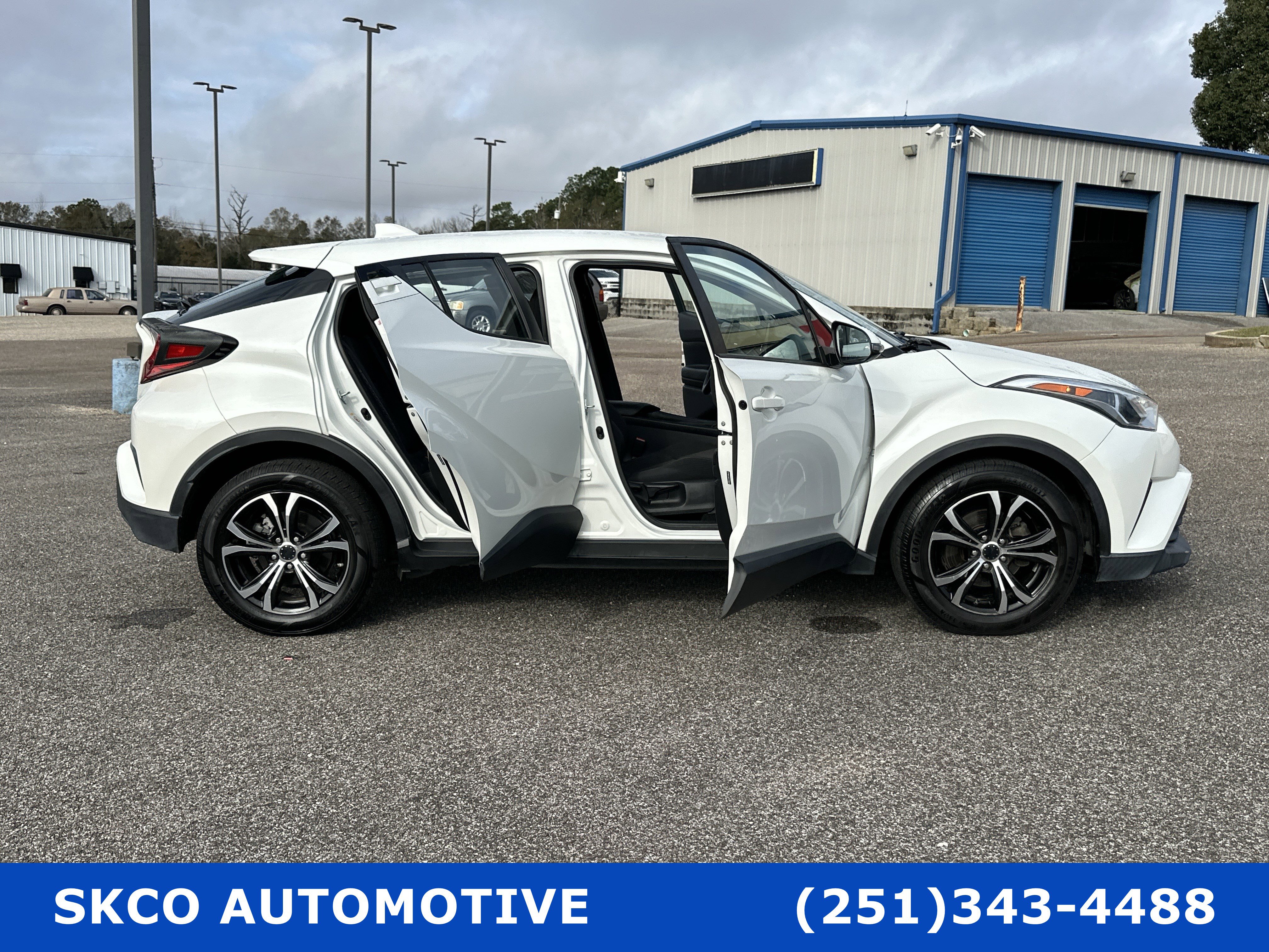 Used 2019 Toyota C-HR LE image 33