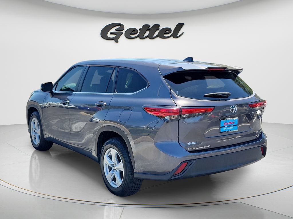 Used 2023 Toyota Highlander LE image 7