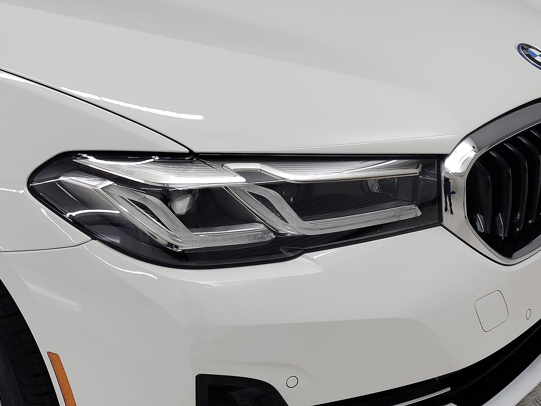 Certified 2023 BMW 530e image 3