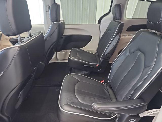 Used 2024 Chrysler Pacifica Limited FWD image 36