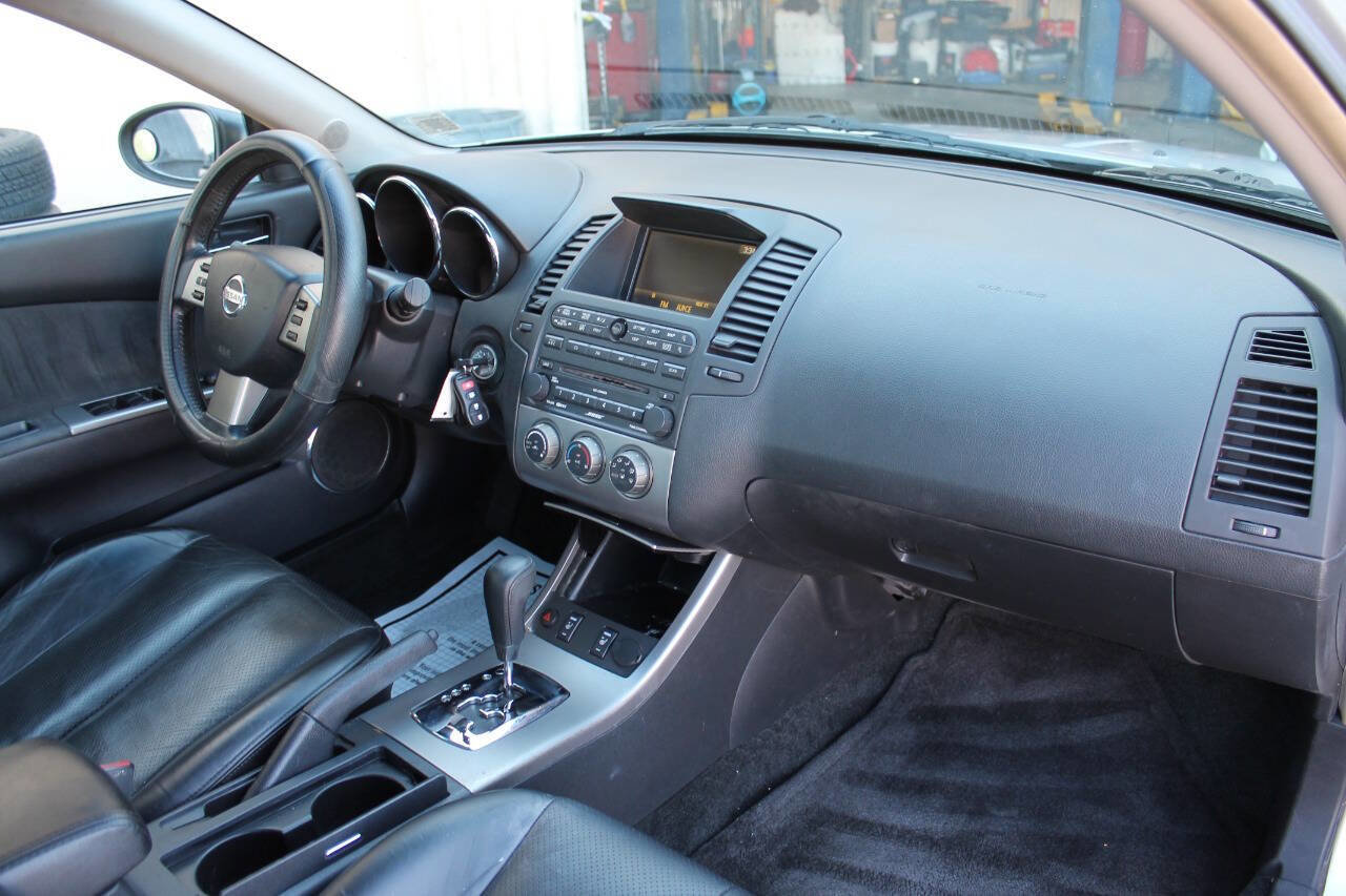 Used 2005 Nissan Altima 3.5 SE w/ (X02) Navigation Pkg FWD image 22