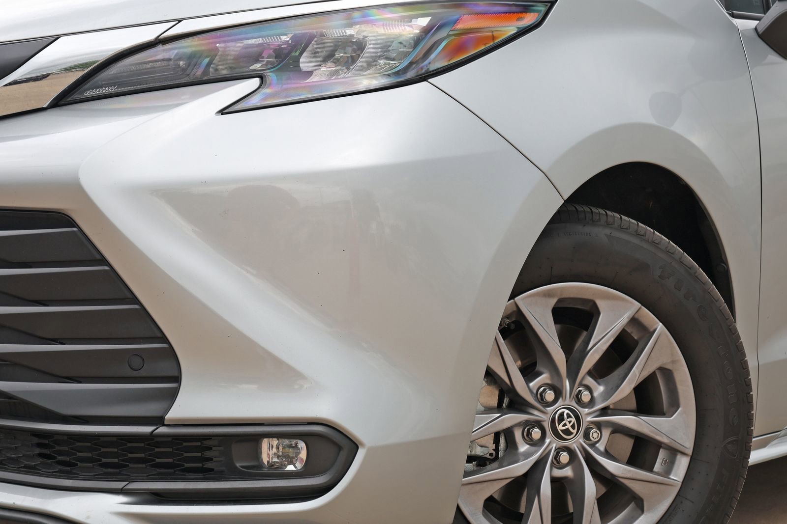 Used 2025 Toyota Sienna XLE image 11