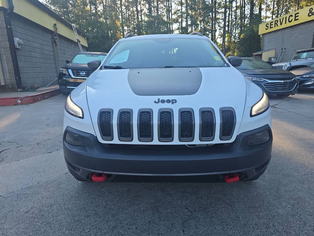 Used 2017 Jeep Cherokee Trailhawk AWD/4WD image 3