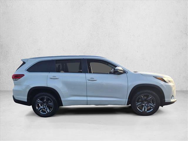 Used 2017 Toyota Highlander Limited Platinum FWD image 4