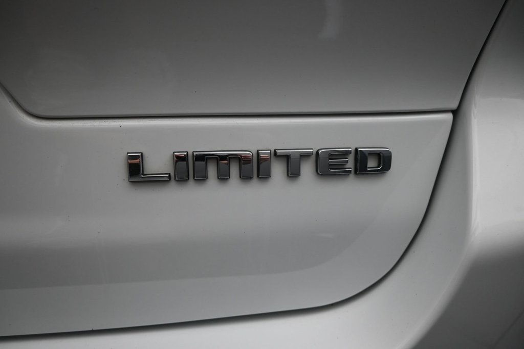 Used 2023 Jeep Grand Cherokee L Limited AWD/4WD image 11