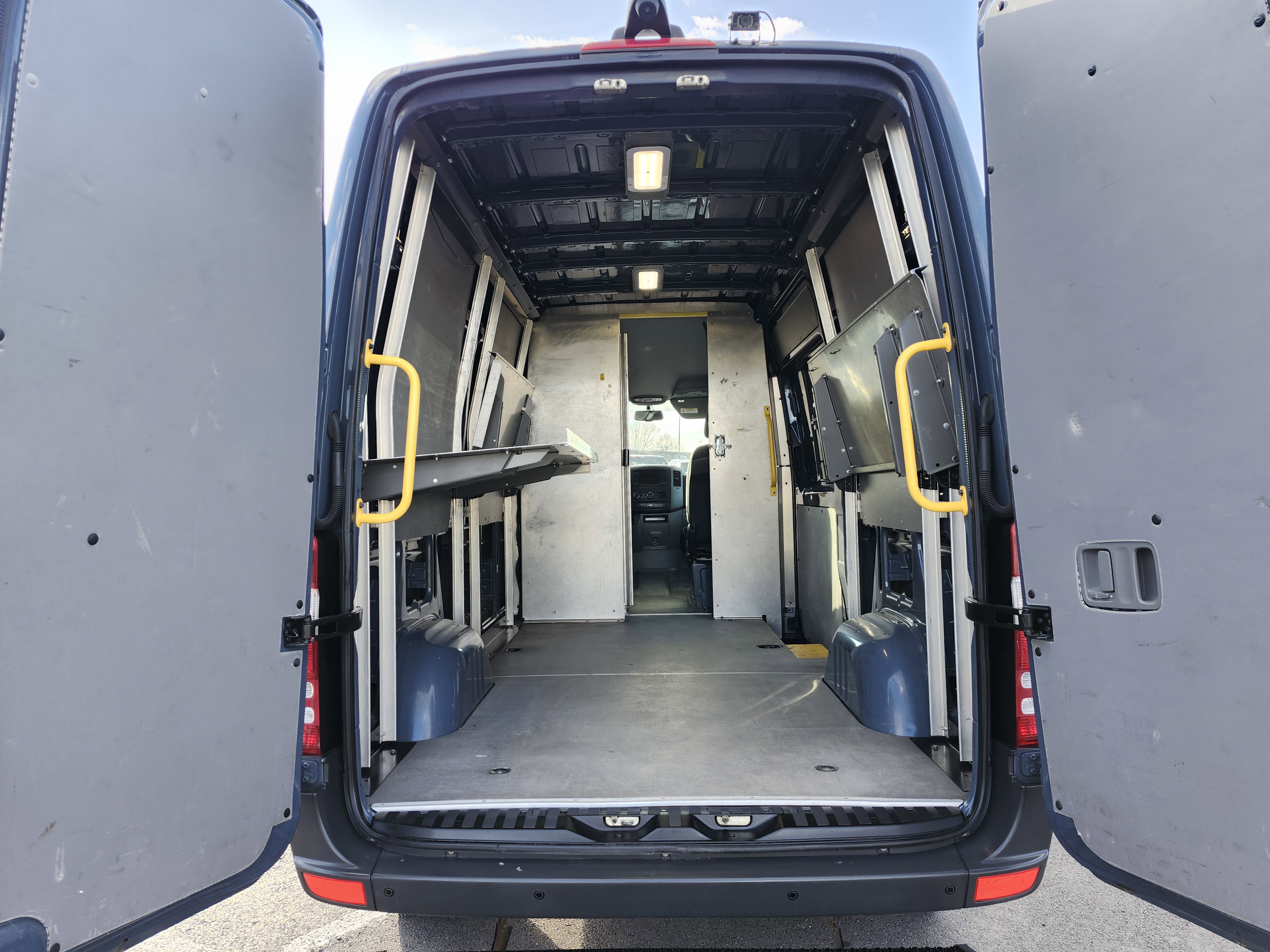 Used 2018 Mercedes-Benz Sprinter 2500 image 20