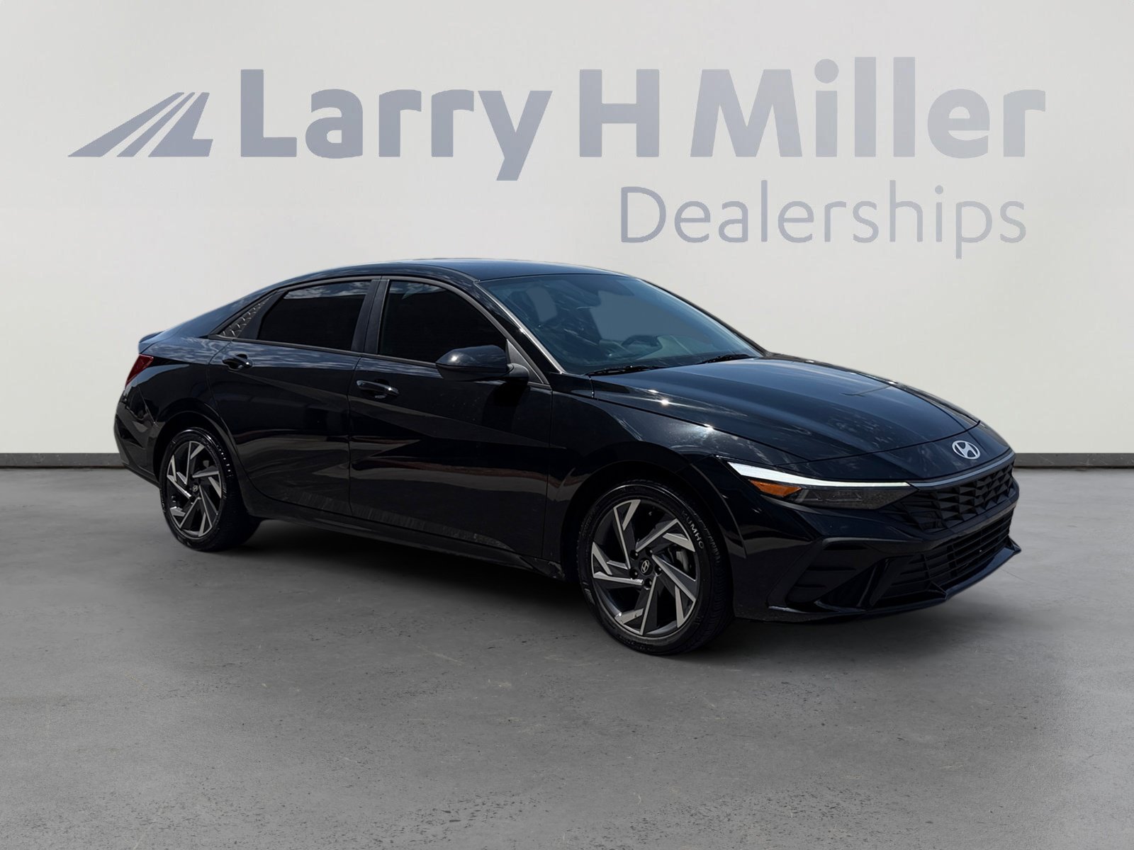 Used 2025 Hyundai Elantra Sport w/ Cargo Package FWD image 7