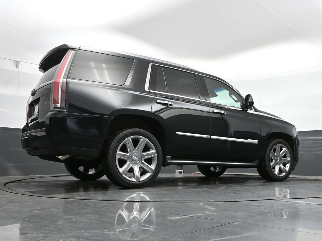 Used 2018 Cadillac Escalade Premium Luxury AWD/4WD image 41
