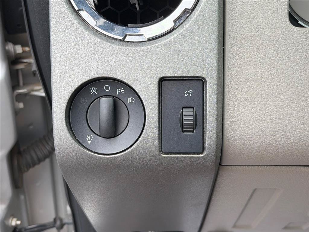 Used 2010 Ford F350 2WD Crew Cab Super Duty image 23