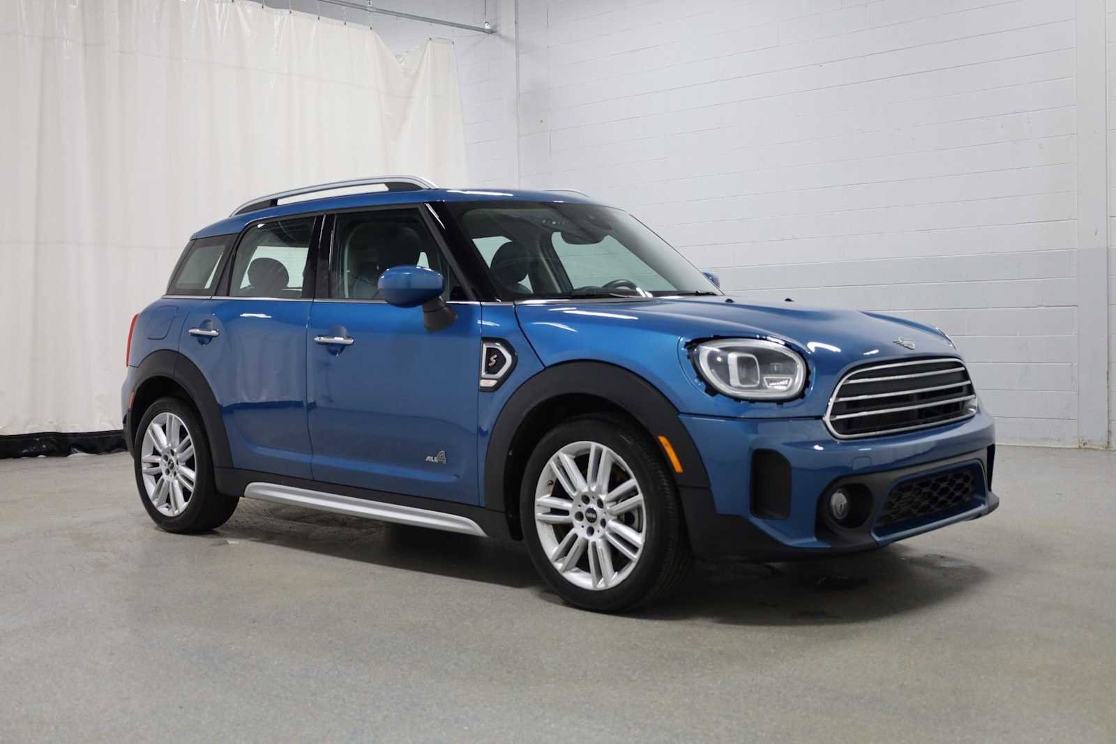 Used 2023 MINI Cooper Countryman S w/ Signature Upholstery Package image 13