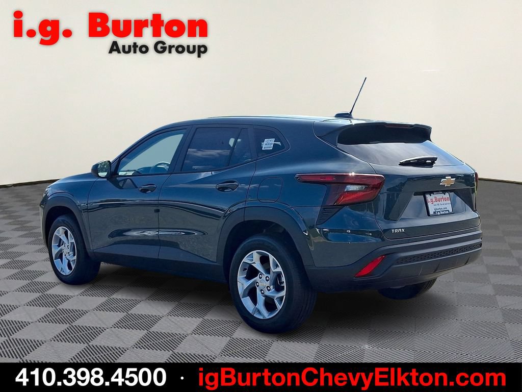 New 2026 Chevrolet Trax LS w/ LS Convenience Package FWD image 3
