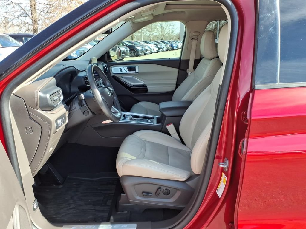 Used 2022 Ford Explorer Platinum w/ Equipment Group 601A AWD/4WD image 4