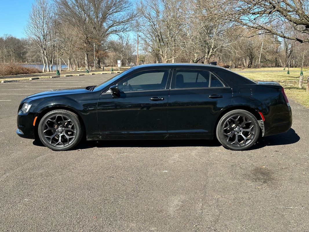 Used 2019 Chrysler 300 S image 3