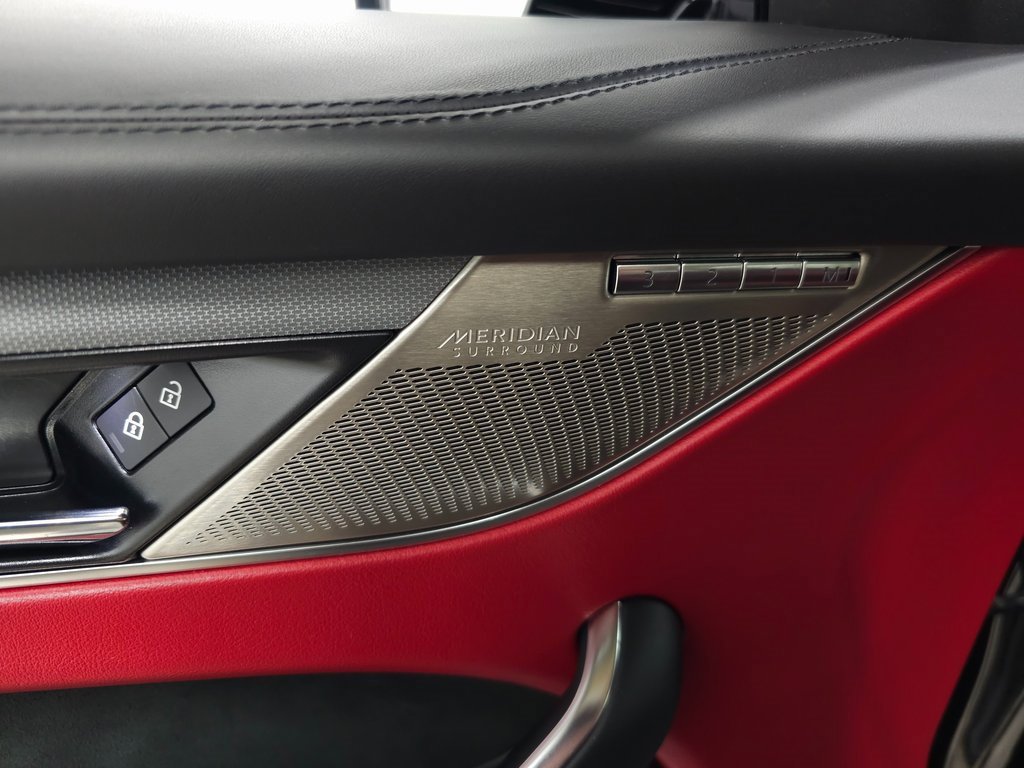 Used 2022 Jaguar F-PACE SVR image 17