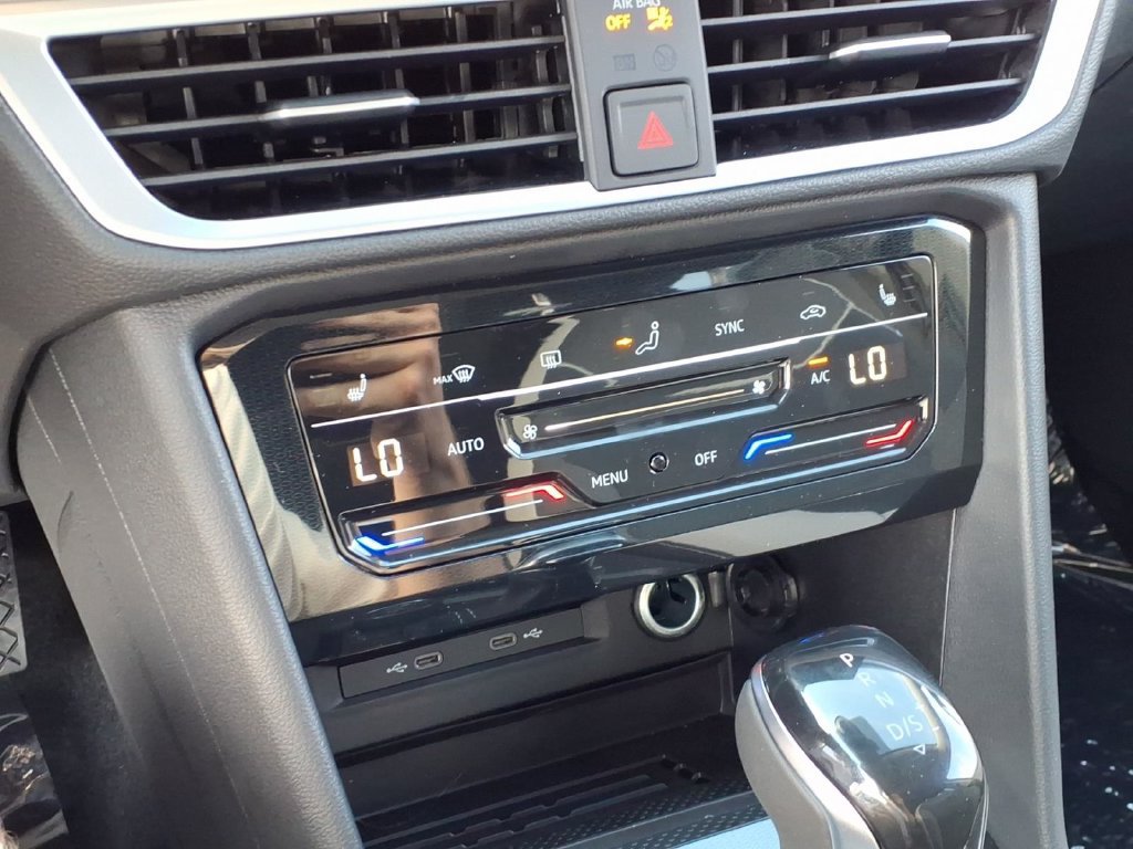 New 2026 Volkswagen Taos SE AWD/4WD image 10