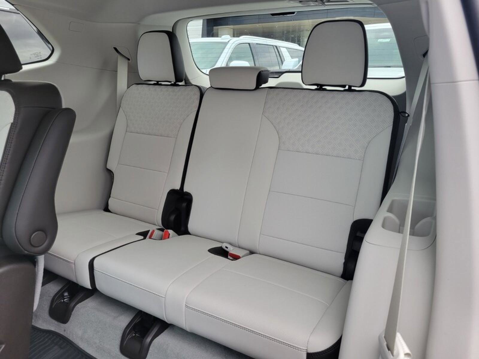 New 2026 GMC Acadia Denali w/ Super Cruise Package image 32