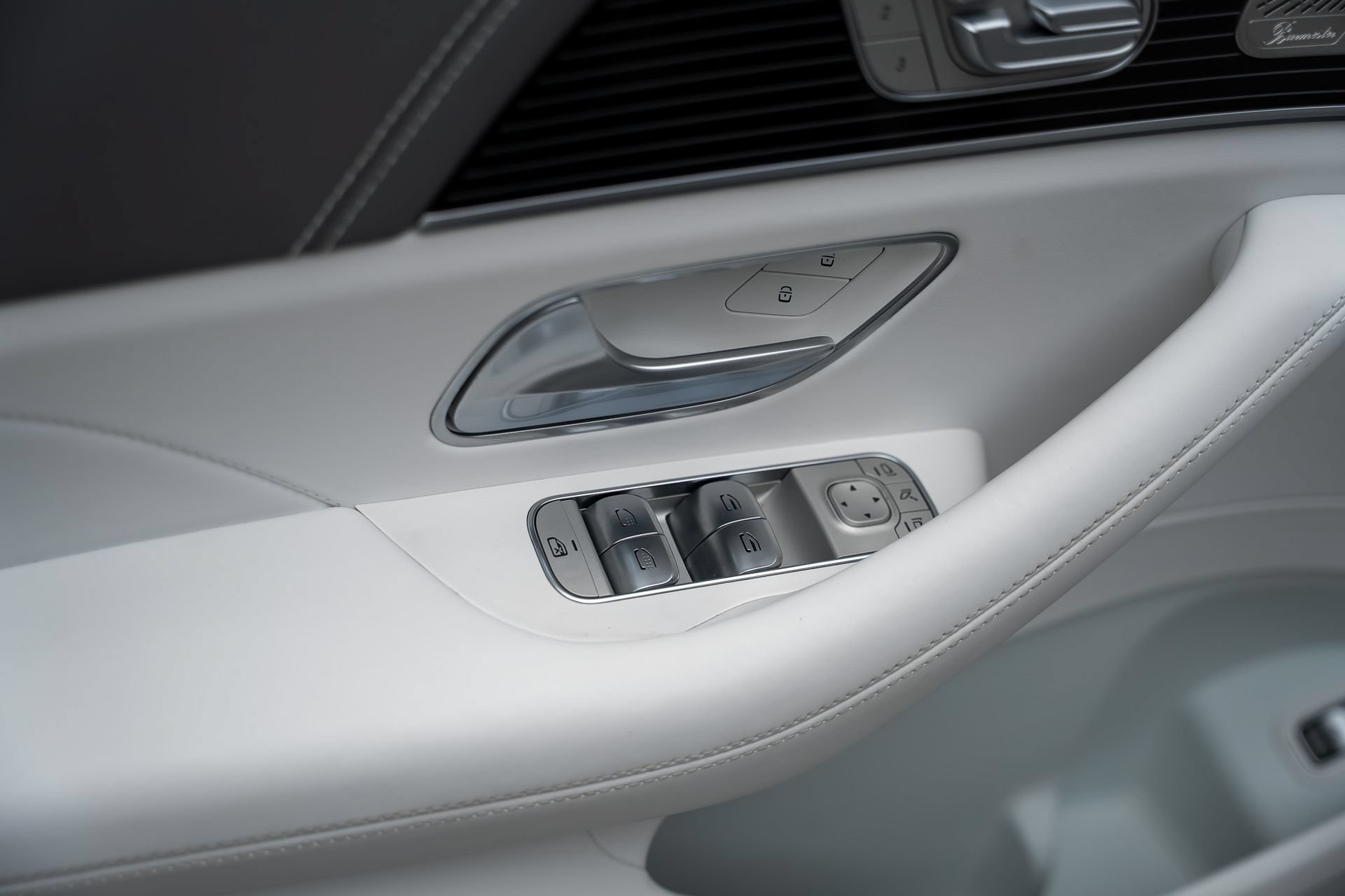 Used 2025 Mercedes-Benz Maybach GLS 600 4MATIC image 60