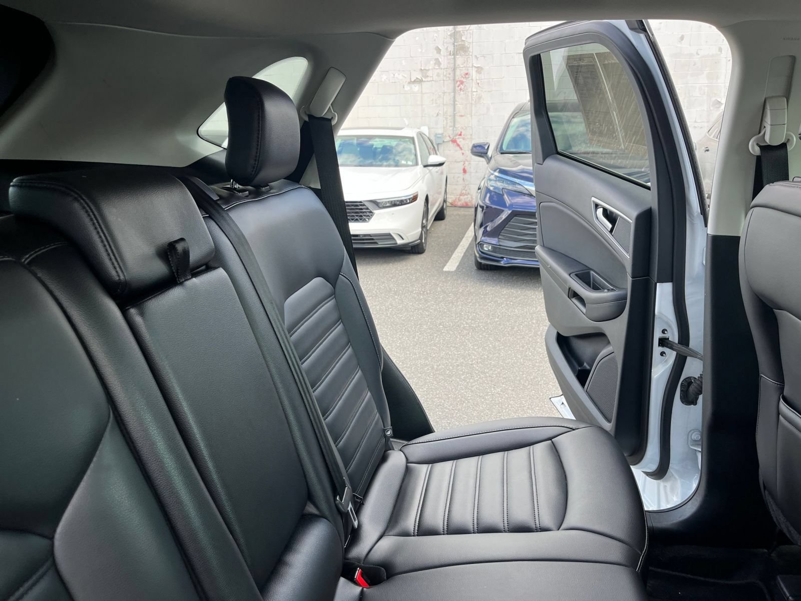 Used 2024 Ford Edge SEL AWD/4WD image 36