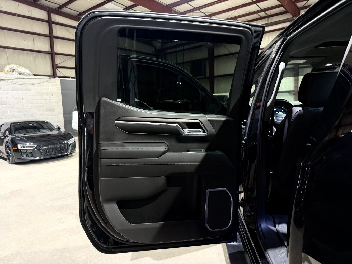 Used 2022 GMC Sierra 1500 SLT w/ SLT Convenience Package AWD/4WD image 16