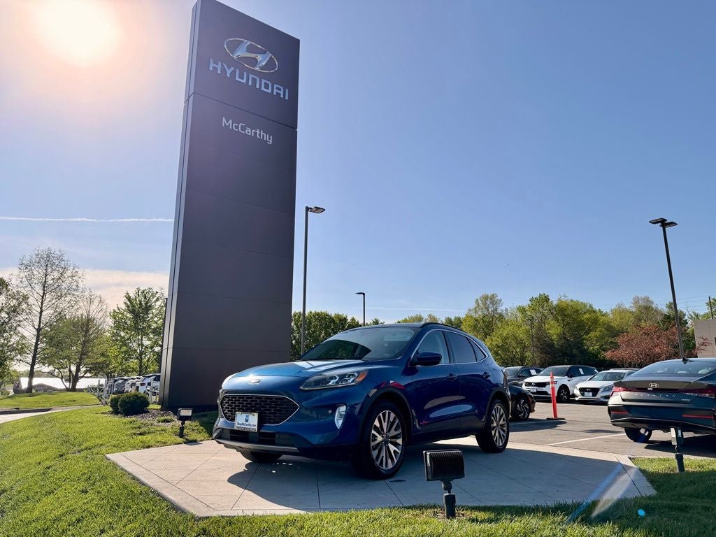 Used 2022 Ford Escape Titanium AWD/4WD video 1