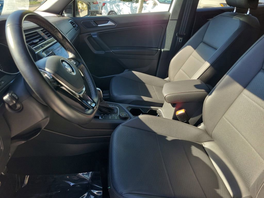 Used 2020 Volkswagen Tiguan SE R-Line w/ 3rd Row Seat Package image 30