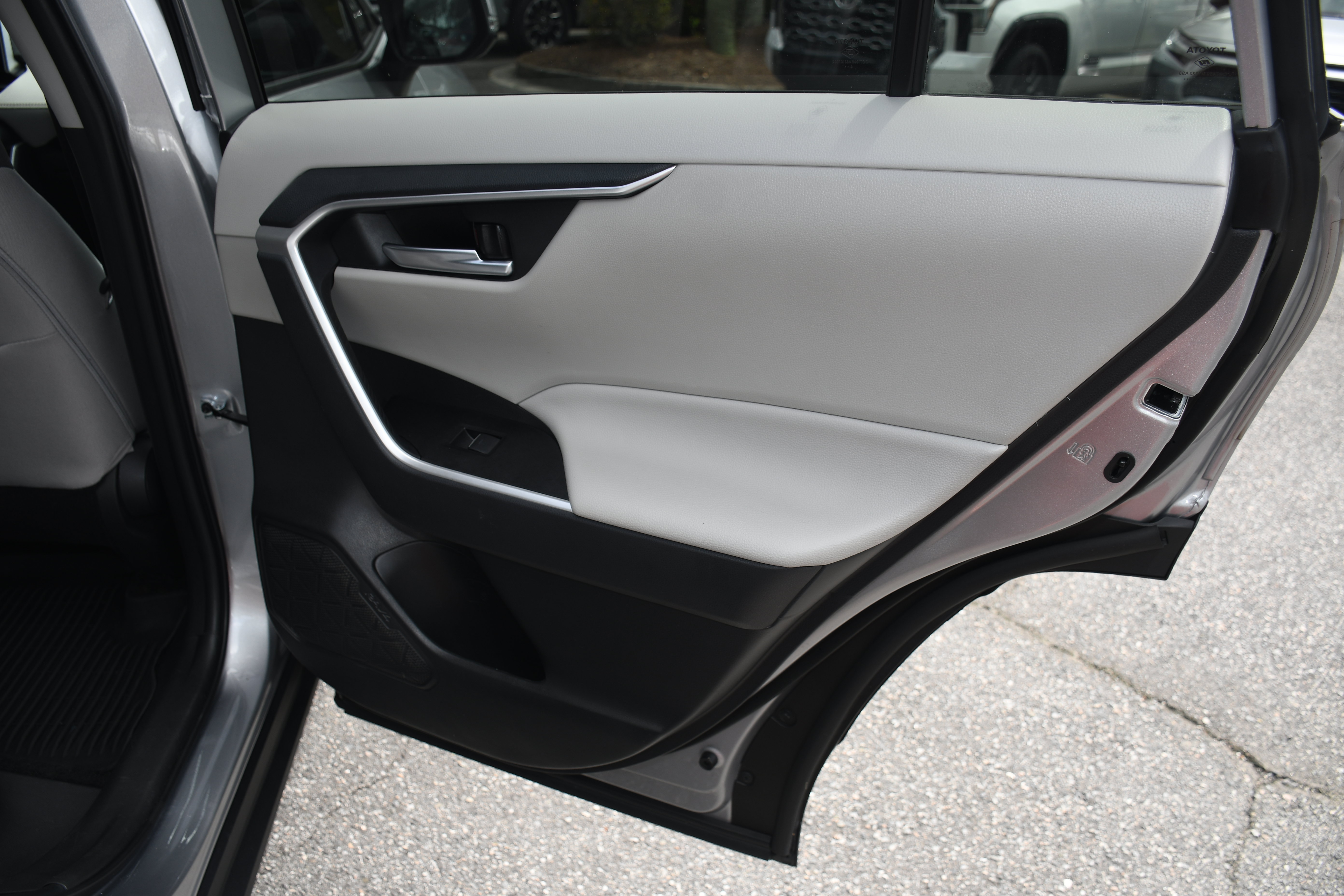 Certified 2025 Toyota RAV4 XLE FWD image 19