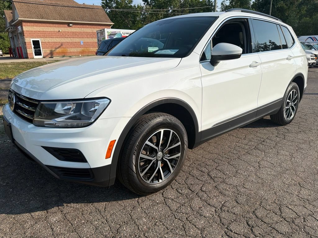 Used 2021 Volkswagen Tiguan SE w/ Panoramic Sunroof Package FWD image 1