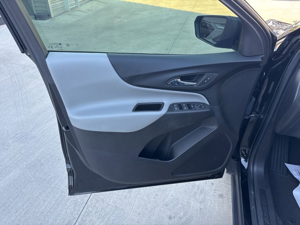 Used 2024 Chevrolet Equinox LS w/ LS Convenience Package image 10