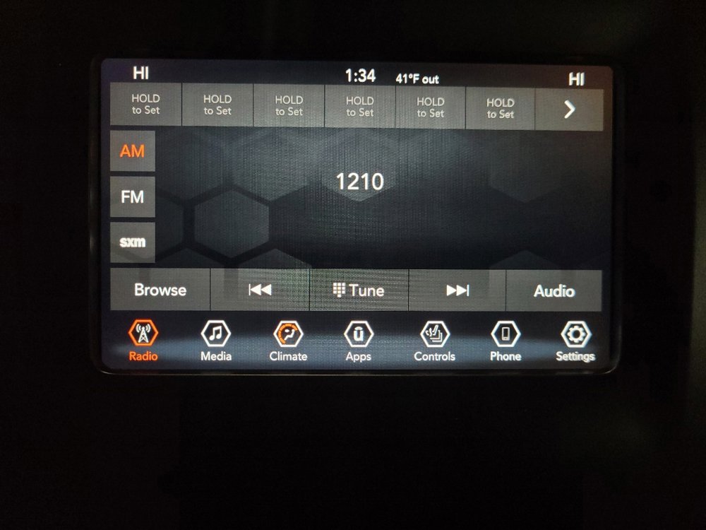 Used 2019 Jeep Cherokee Latitude Plus w/ Comfort/Convenience Group image 25