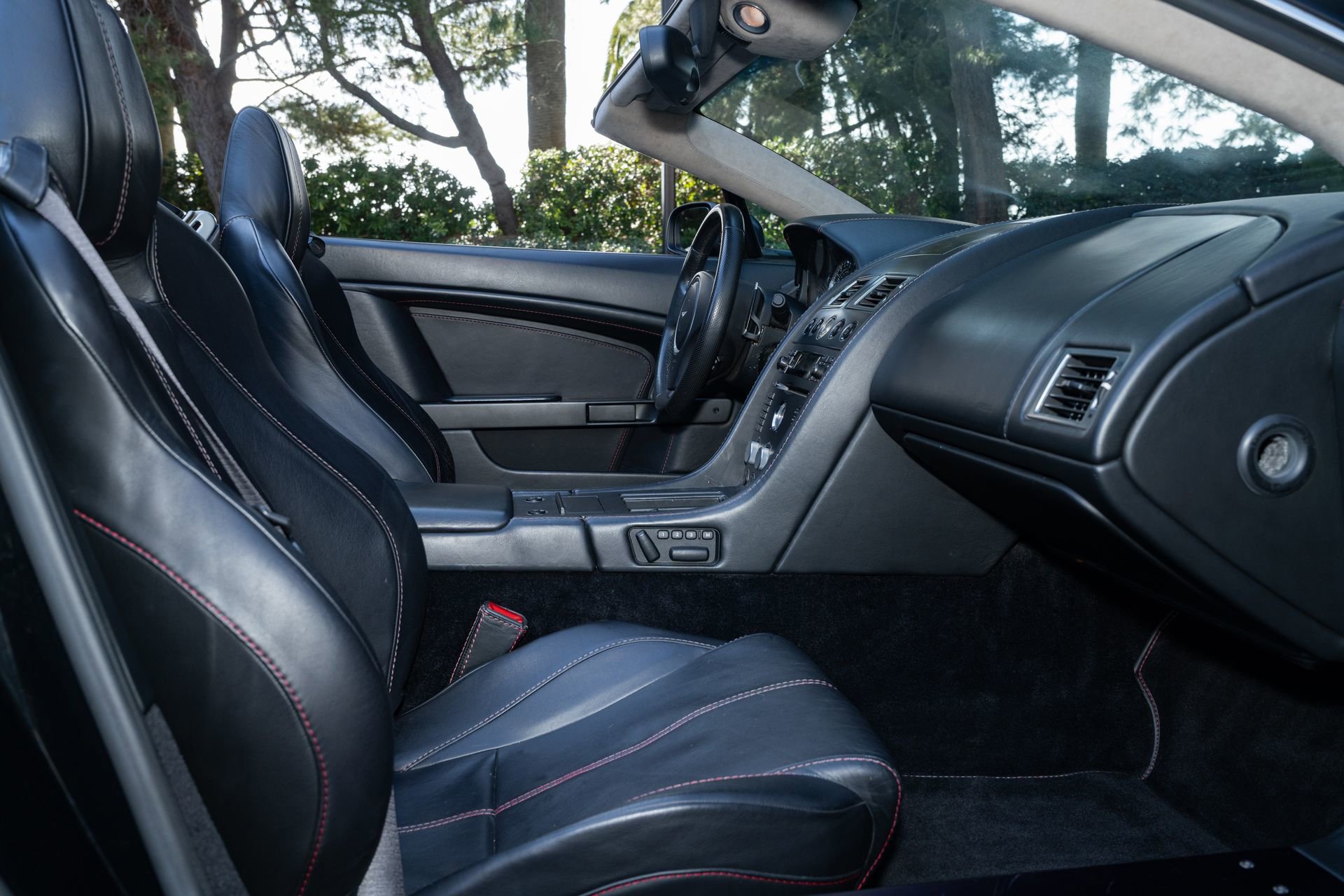 Used 2007 Aston Martin V8 Vantage Roadster image 18