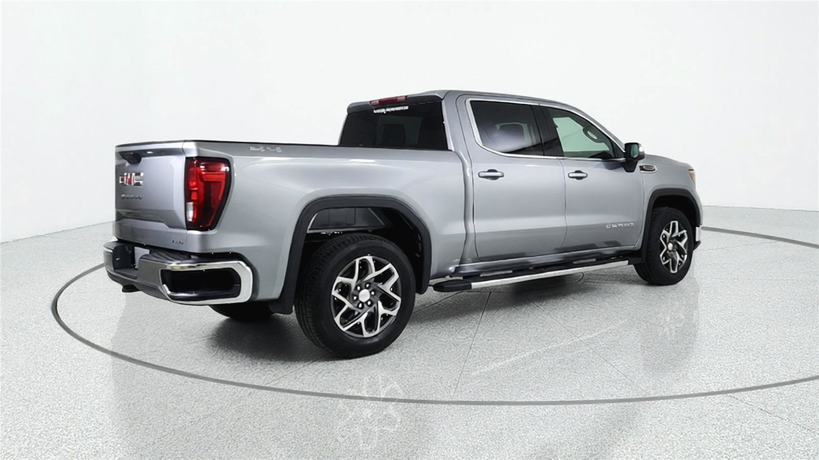 New 2026 GMC Sierra 1500 SLE image 4
