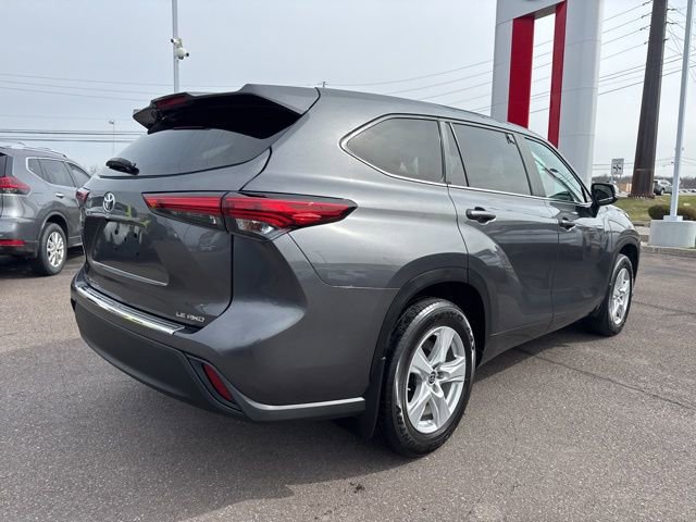 Used 2023 Toyota Highlander LE image 5