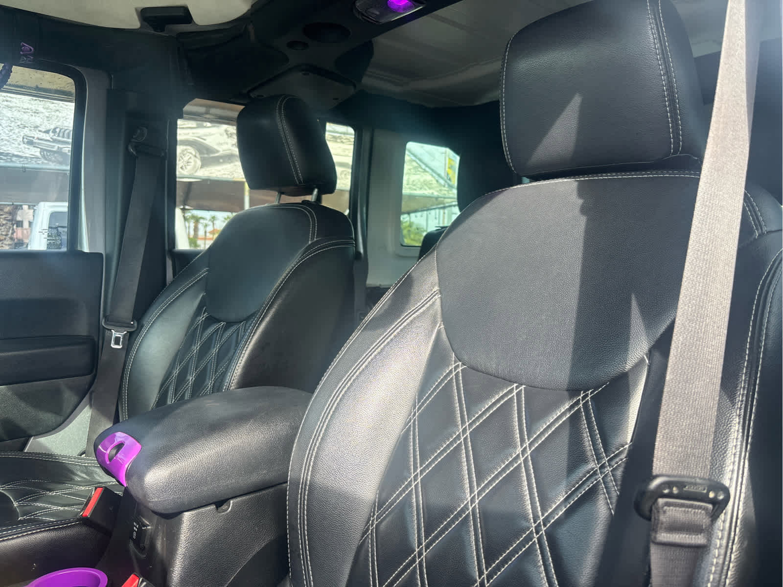 Used 2016 Jeep Wrangler Unlimited Sahara image 9