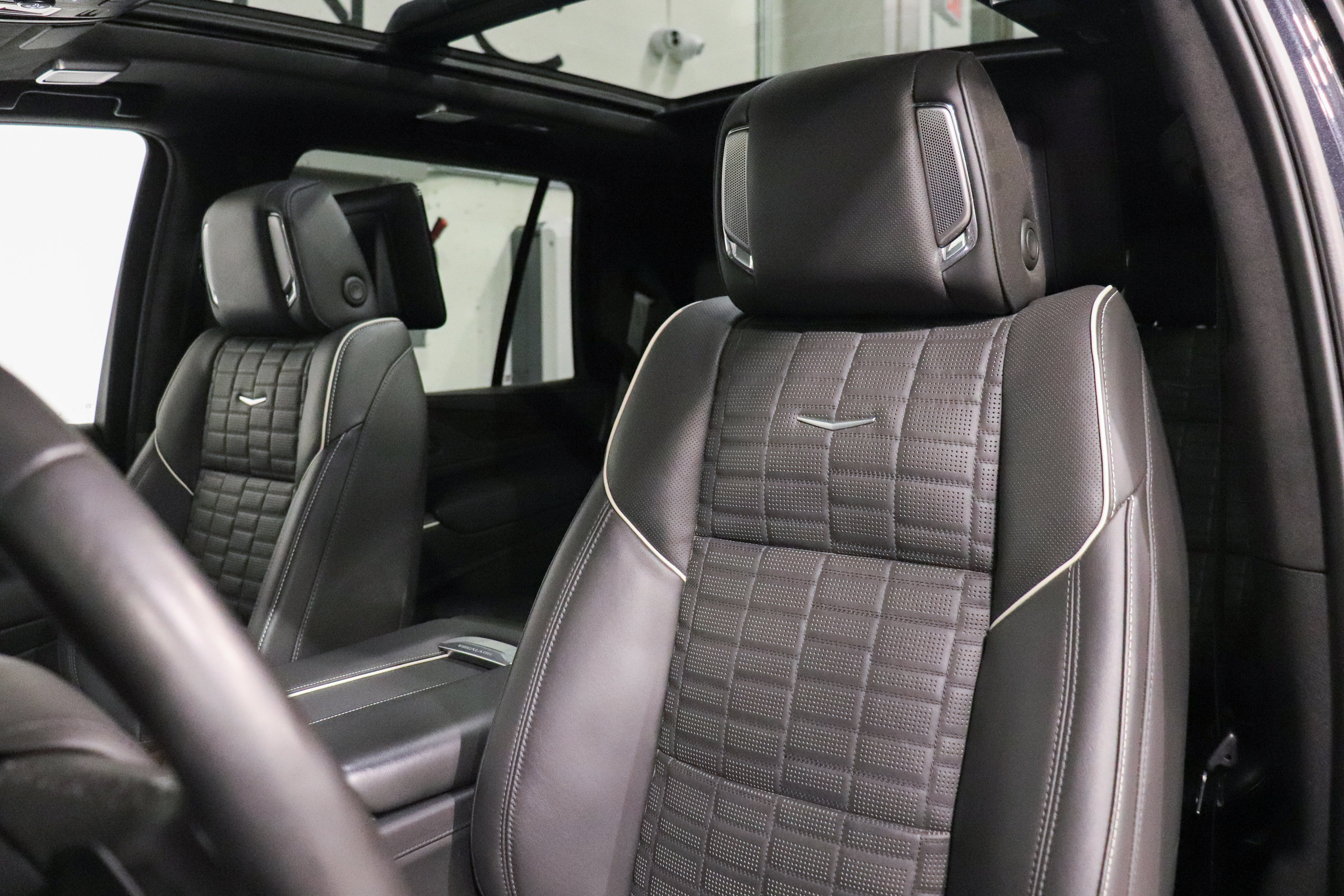 Certified 2023 Cadillac Escalade Sport Platinum w/ LPO, ONYX Package image 14