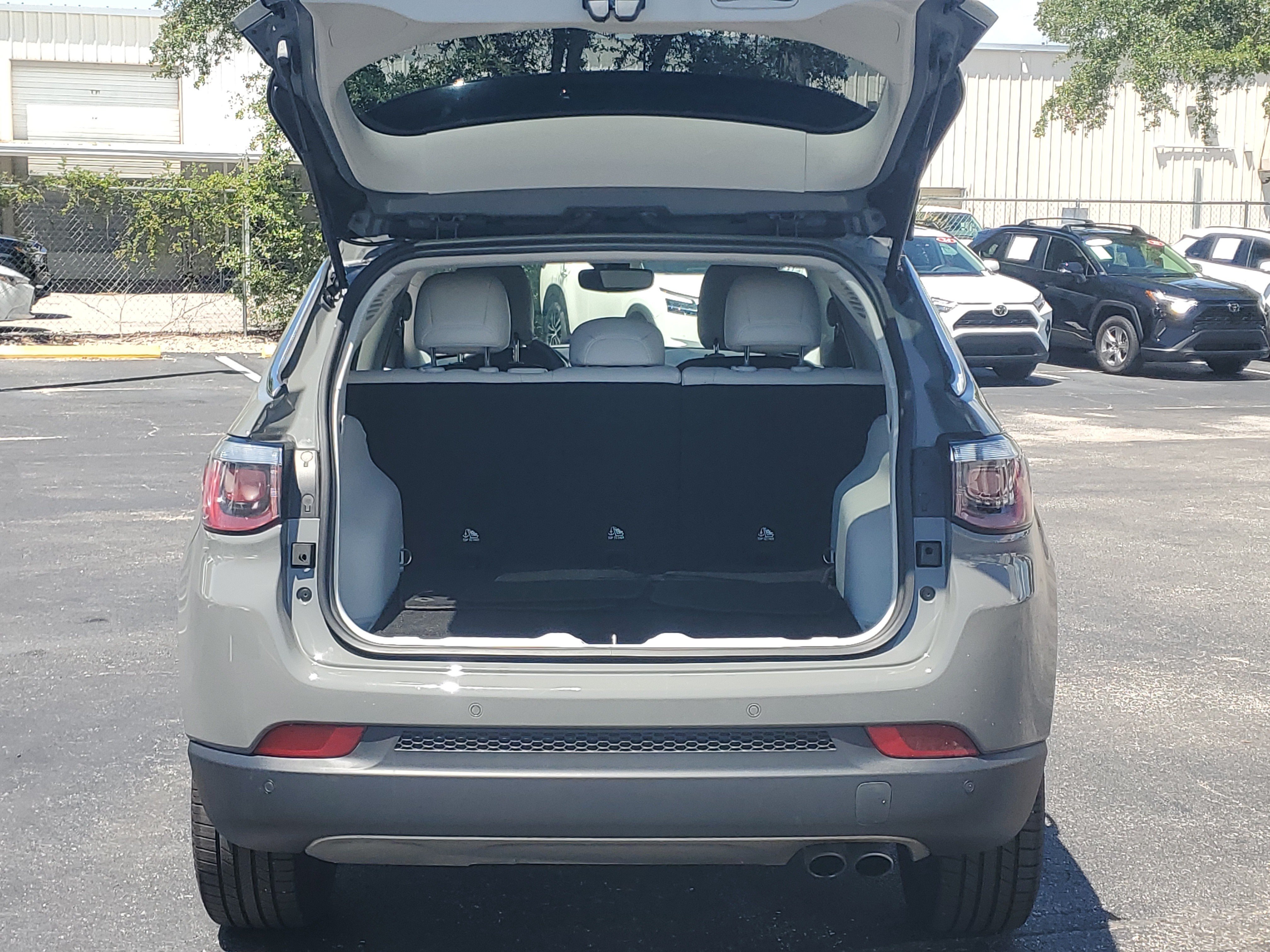 Used 2021 Jeep Compass Limited w/ Elite Interior Group FWD image 10