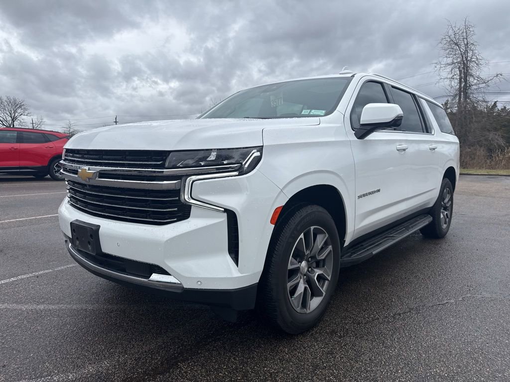 Used 2023 Chevrolet Suburban LT w/ Luxury Package image 4