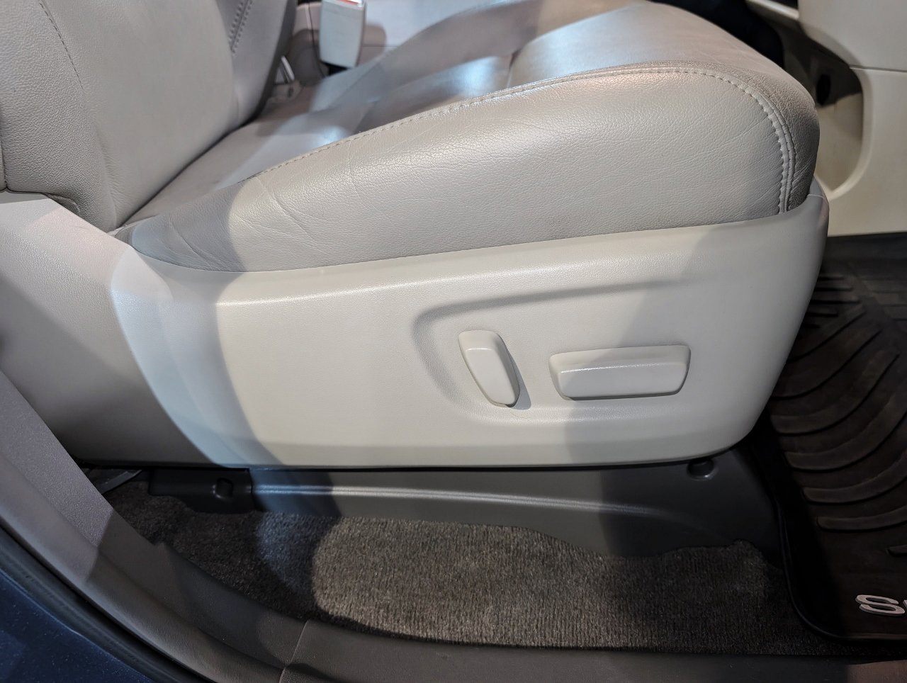 Used 2017 Toyota Sienna XLE image 32