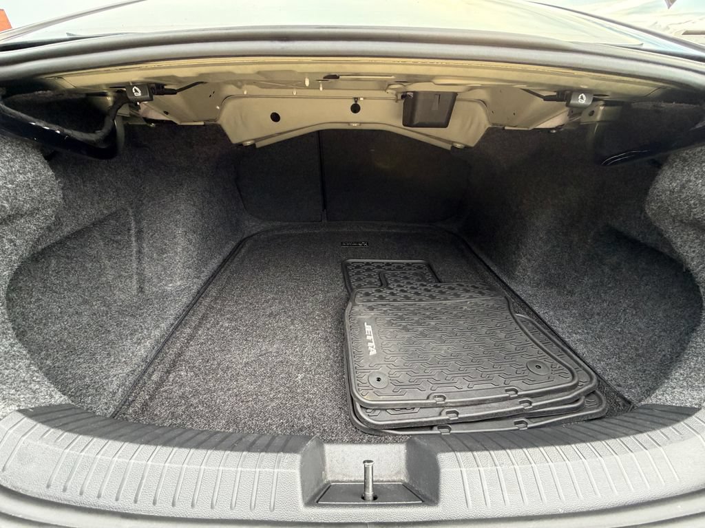 Certified 2024 Volkswagen Jetta S FWD image 25