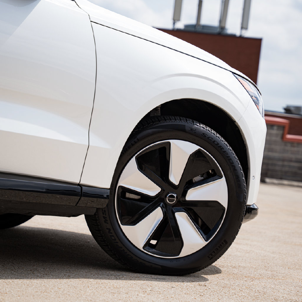 Certified 2025 Volvo EX90 Plus AWD/4WD image 8