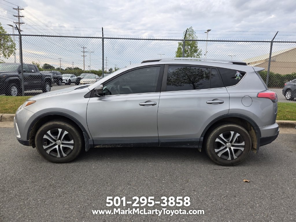 Used 2018 Toyota RAV4 LE FWD image 6